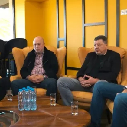 Общинар, член на Сдружението или близък до ПИМК? Кметът взе Титюков на среща с шефовете на Ботев