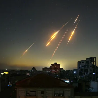 Иранските медии съобщиха че въздушната отбрана е била активирана над