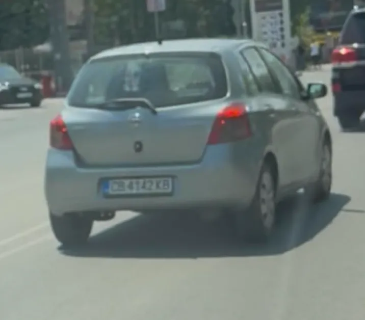 Шофьорка с дете в колата блъсна умишлено друг автомобил