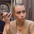 Роднинска връзка с Путин? Стажантка в Парижка галерия разпали дебат