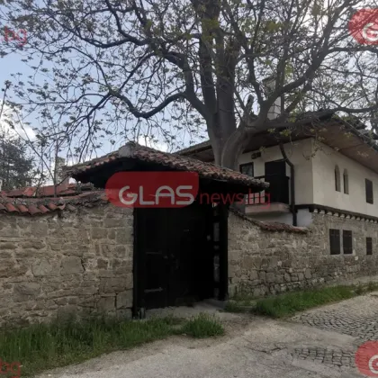 Желаещи да купят Царския дворец в Баня вече има Запитванията