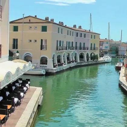 Морското селце Порт Гримо във Франция предлага същите криволичещи канали