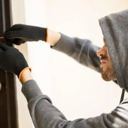 След проведени оперативно издирвателни мероприятия служители от сектор Противодействие на криминалната