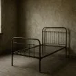 Дървеници, мизерия, самота - така живее Марияна. Съседите почистиха ада, а държавата?