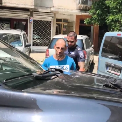 Мъж на видима възраст около 35 г българин с джип