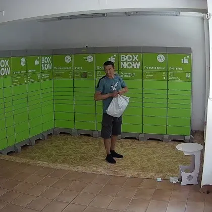 Комична ситуация от Габрово Мъж счупи декоративна масичка за визитки