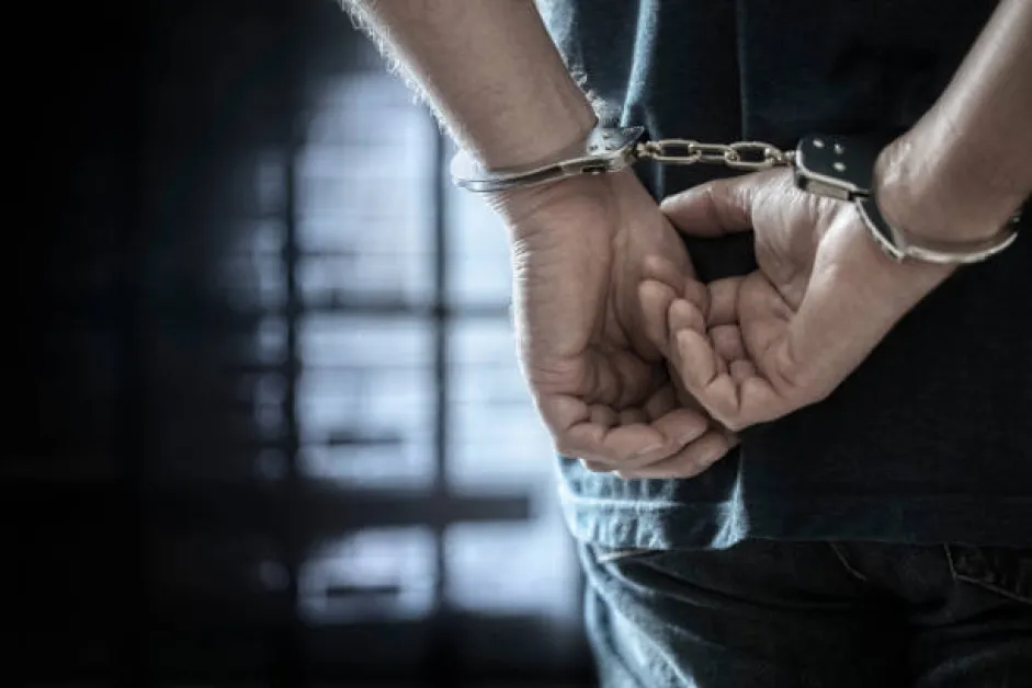 Задържаха мъж за блудство с 12-годишна в автомобил