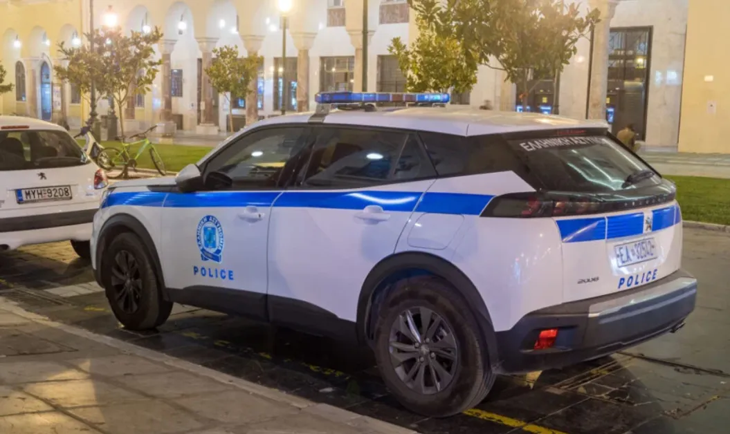 Изчезнали са родителите, оставили бебето си на балкон в Солун