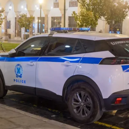 Родителите които оставиха бебето си на балкона в Солун са изчезнали Те