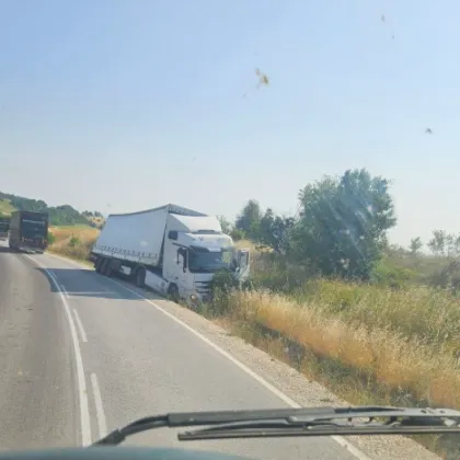 Камион катастрофира край Кърджали За това сигнализира шофьор Превозното средство с