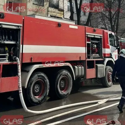 Пожар изпепели автосервиз в Бургас, има щети