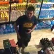Кражба без капка съвест: Мъж обра баща с дете и тръгна да тегли пари СНИМКИ