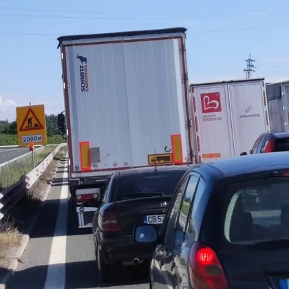 Kилометрично задръстване се образува на магистрала Струма след кръговото с