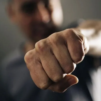 47 годишен мъж от Благоевград е със счупени предни зъби и