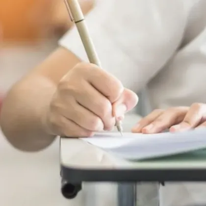 Изпитът на седмокласниците започва в 9 00 часа а тестът съдържа общо