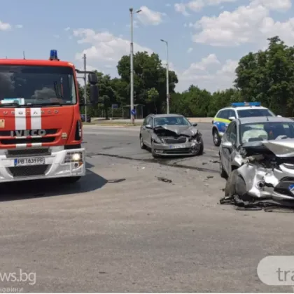 Зрелищна катастрофа е станала на кръстовището на бул Мария Луиза
