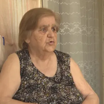 Възрастна жена oстана без пенсия, след като някой източи банковата ѝ карта