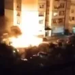 Автомобили лумнаха в пламъци в столичен квартал