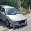 Кола се качи на мантинела, водачът видял костенурка