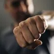 Мъж преби жестоко свой познат на футблоно игрище