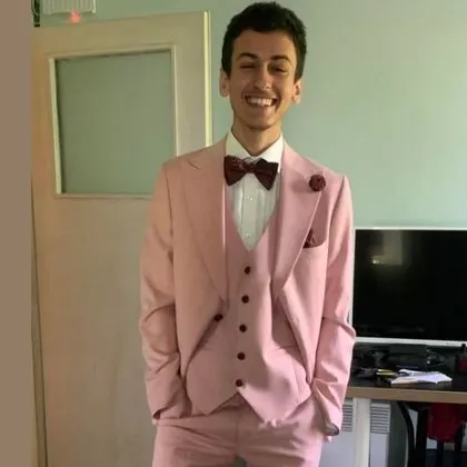 Млад мъж на 22 години на име Йоан е в