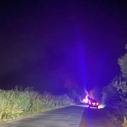 Кола лумна в пламъци тази нощ край Несебър За това