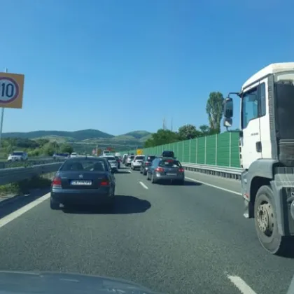 Рано тази сутрин се образуваха сериозни задръствания и интензивен трафик