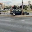 Дрифт? БМВ се вряза в стълб на булевард в София, щетите са сериозни СНИМИК