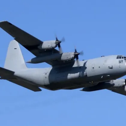 Военен самолет е бил чут да прелита няколко пъти над