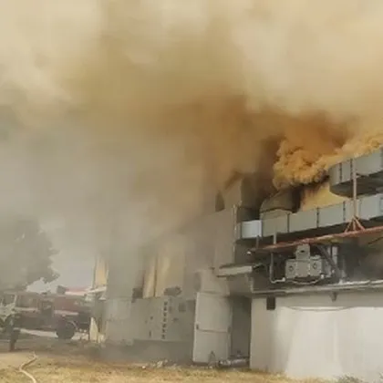 Цялата покривна конструкция на сградата на бивше казино в Свиленград