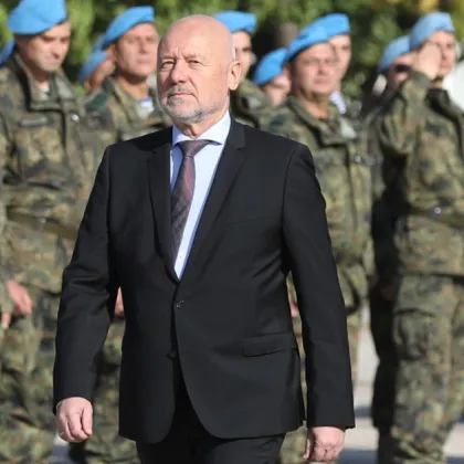 Беше опитан дипломатически подход за да бъде прекратена ядрената програма