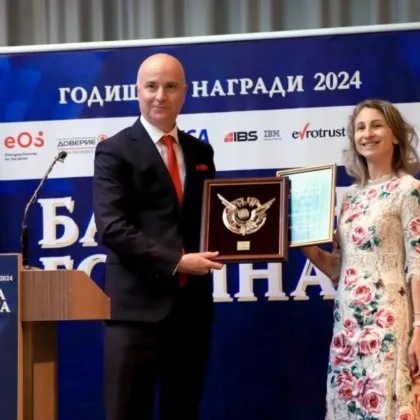 Fibank Първа инвестиционна банка получи наградата за Банка на тайния