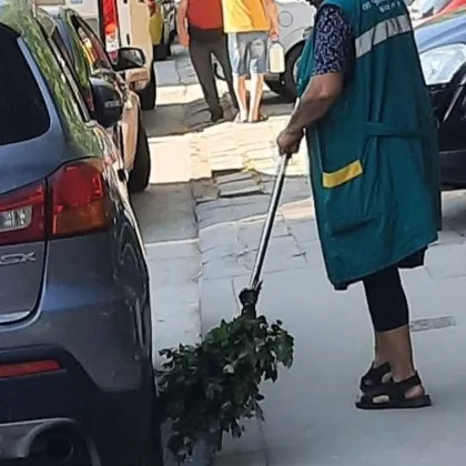 Светът върви напред в Токио улиците се мият с роботи