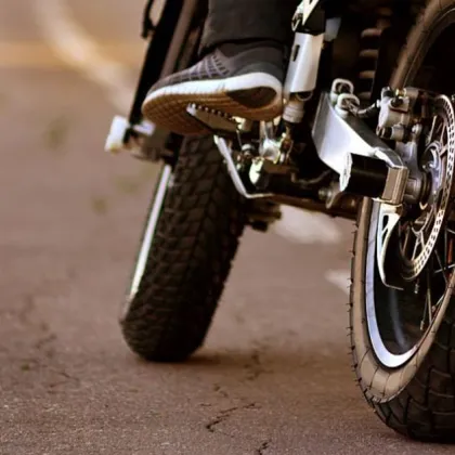 Служители на Пътна полиция задържаха младеж опитал да осуети полицейска