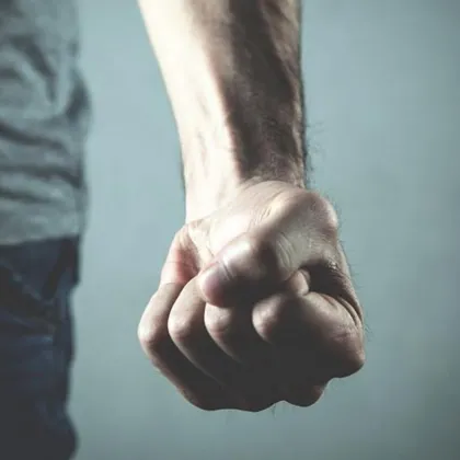 Пребиха 35 годишен мъж с дървени колове в парка във Вършец съобщиха от