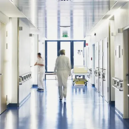 Велинградски полицаи установиха и задържаха извършител на кражба от възрастна