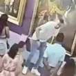 Турист съсипа безценна картина в музей ВИДЕО