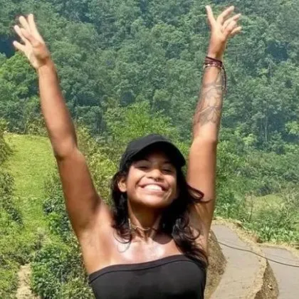 Спасителни екипи в Индонезия търсят бразилска туристка паднала по време