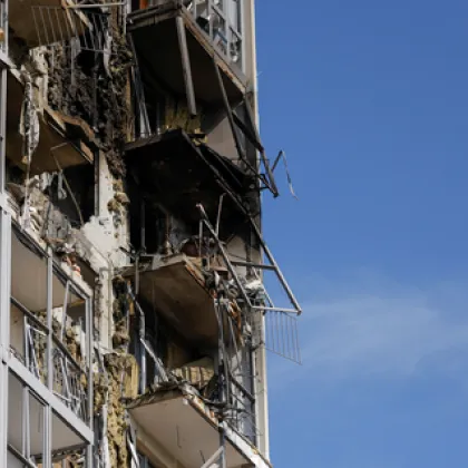 Украински дрон удари рано тази сутрин многоетажна жилищна сграда край