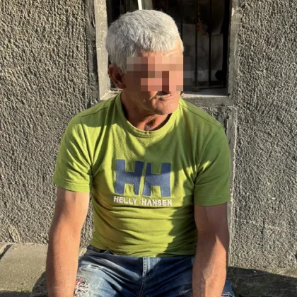 Задържаха мъж, свалил си гащите пред три момичета в София