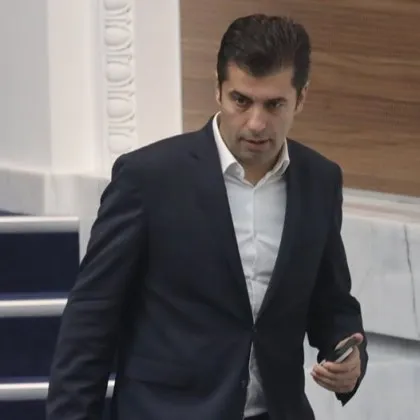 Кирил Петков обяви че подава оставка от поста си на