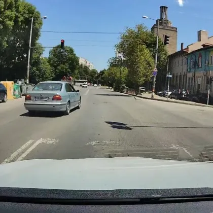 Нагло показване на пътните правила в София попадна на запис Гражданин