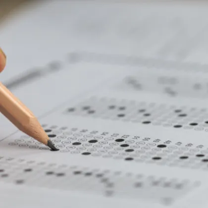 МОН обяви резултатите от националното външно оценяване в 10 Проверката става