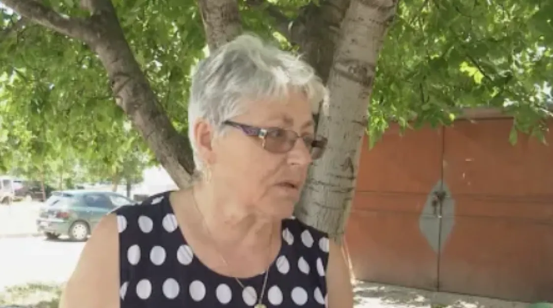 Жена е пребита от непознат заради пет ореха