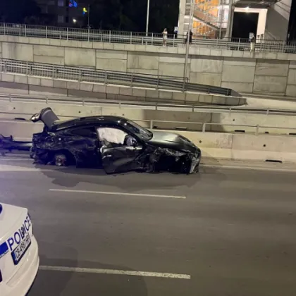 Тежка катастрофа е станала тази нощ във Варна Два леки