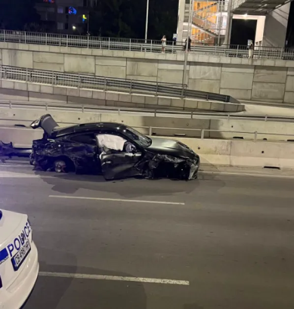 Тежка катастрофа във Варна, две коли са помлени СНИМКИ