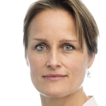 Първата жена начело на МИ6 Британската тайна разузнавателна служба официално