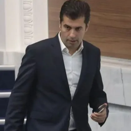 Кирил Петков е подал молба отсъствията му от заседанията на