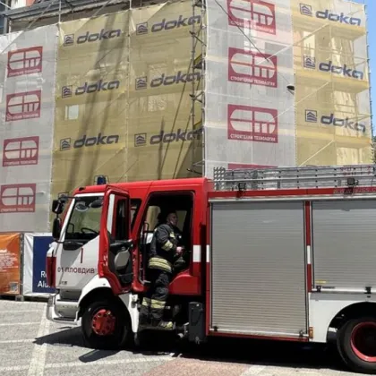 Запален кофраж в строителен обект на Главната в Пловдив вдигна