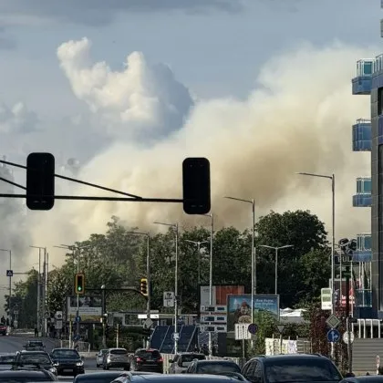 Пожар гори в София, ключов булевард е блокиран от пожарни СНИМКА